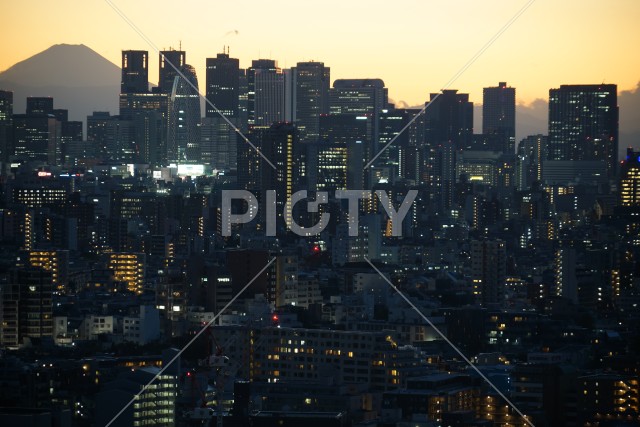文京シビックセンターからの夕景（新宿方面）