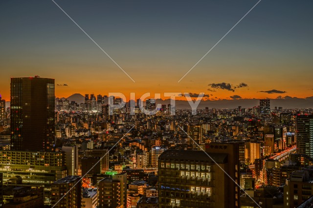 文京シビックセンターからの夕景（新宿方面）
