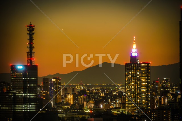 文京シビックセンターからの夕景（新宿方面）