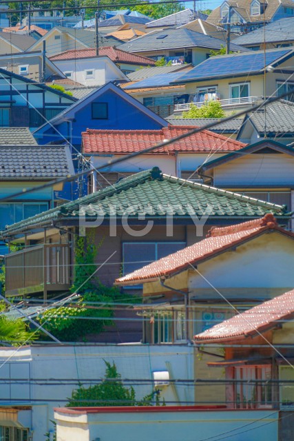 日野市の街並みと青空
