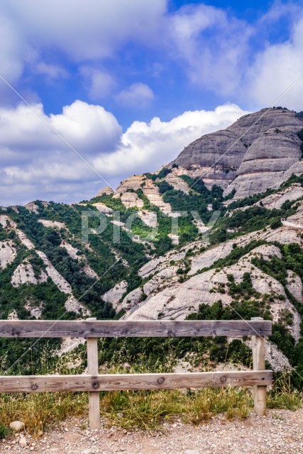 モンセラットの奇形岩山（スペインカタルーニャ州）