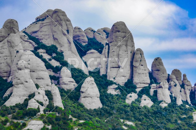 モンセラットの奇形岩山（スペインカタルーニャ州）