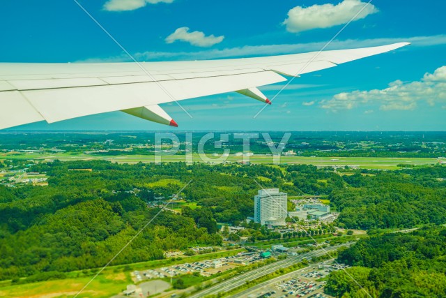 千葉県の街並みと晴天の空（飛行機から）
