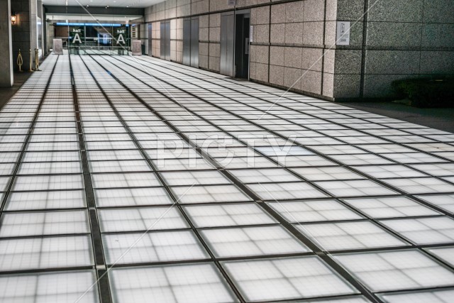 光る床のイメージ