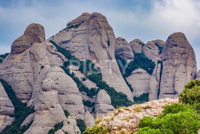 モンセラットの奇形岩山（スペインカタルーニャ州）