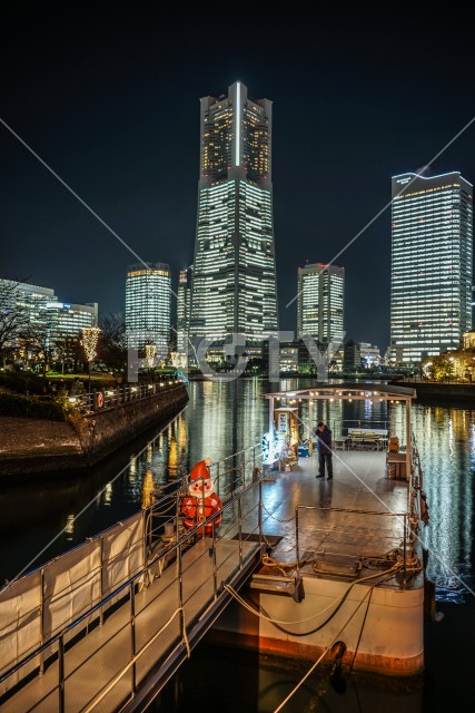 みなとみらいオフィスで全館ライトアップ