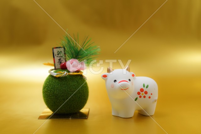 丑年の年賀状素材（2021年新年）