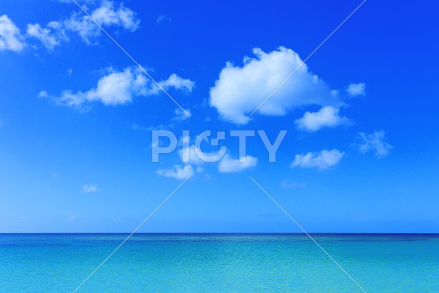 沖縄の海と空