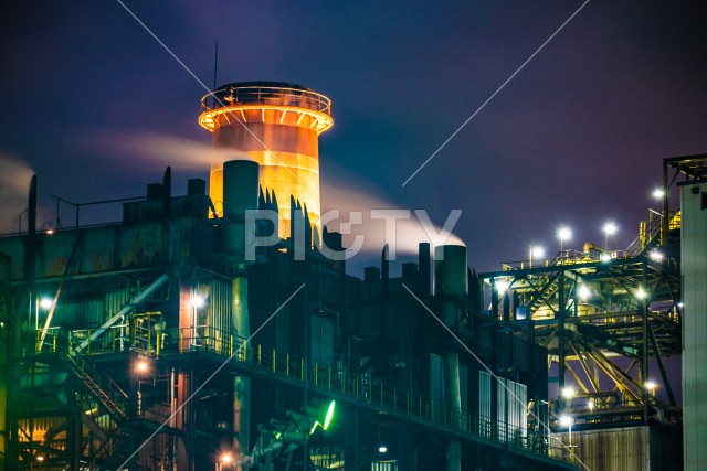 京浜工業地帯の工場夜景