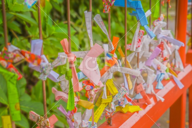 カラフルなおみくじ（日本文化）