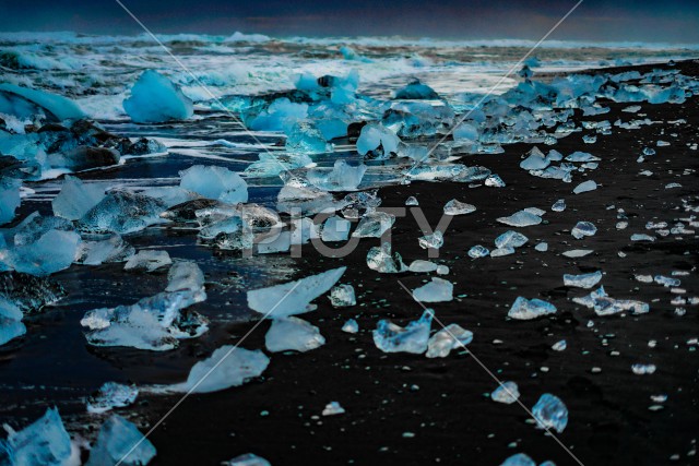 ダイヤモンドビーチの流氷イメージ（アイスランド）