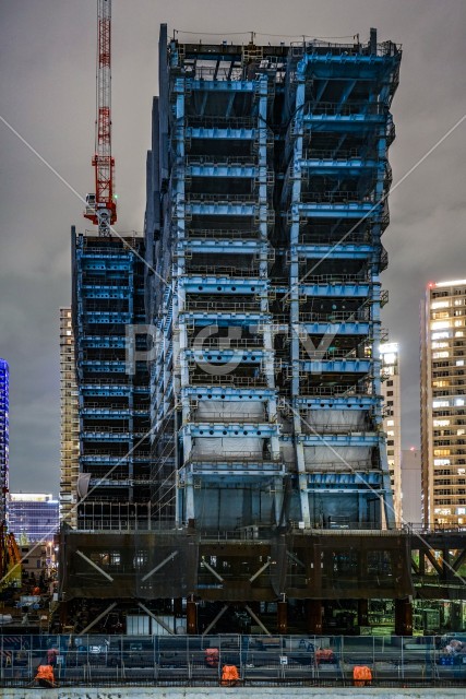 横浜・みなとみらいの高層ビル建設現場