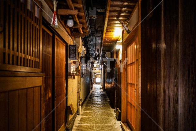 京都・先斗町の路地裏