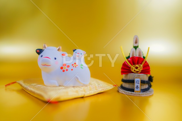 丑年の年賀状・新年素材（2021年新年干支）