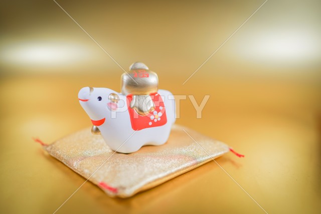 丑年の年賀状・新年素材（2021年新年干支）