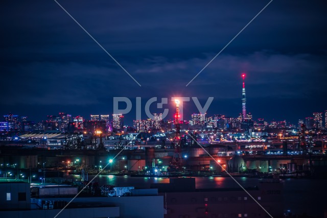 京浜工業地帯から見える東京の夜景