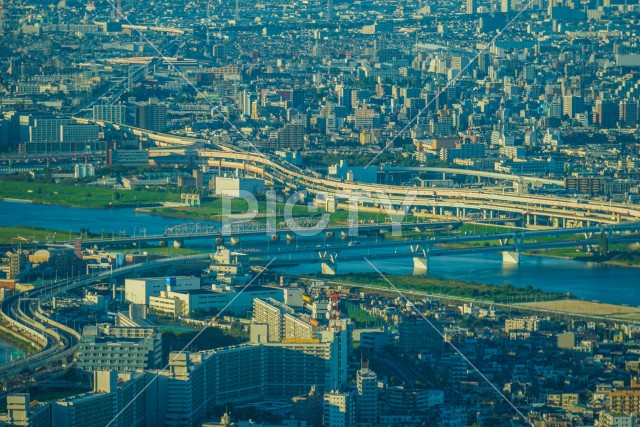 隅田川と東京の街並み