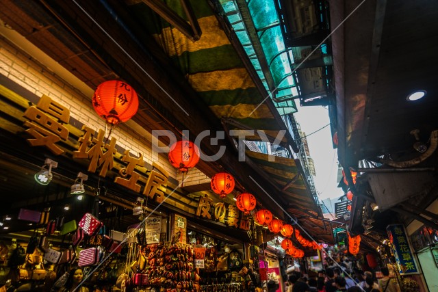 九份の路地の提灯（台湾）
