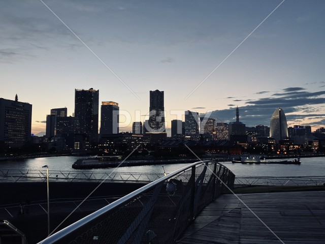 夕暮れの横浜の風景