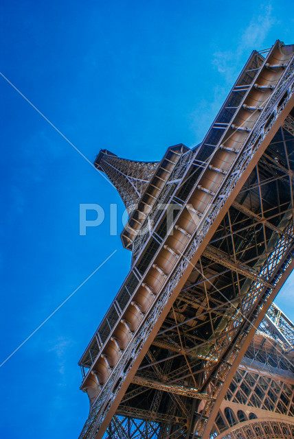 エッフェル塔と青空（フランス・パリ）