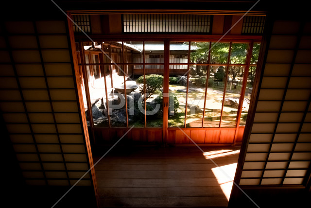 写真のタイトルが入ります