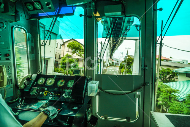 湘南モノレールの運転席