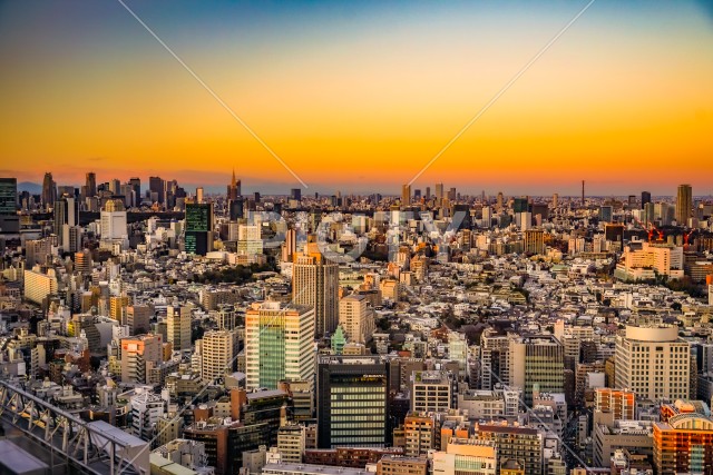 東京都心の街並みと夕景