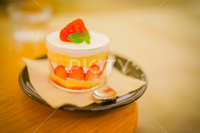 いちごのクリームケーキ