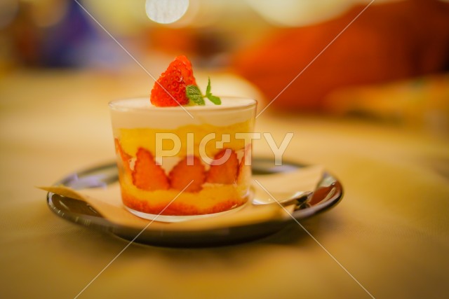 いちごのクリームケーキ