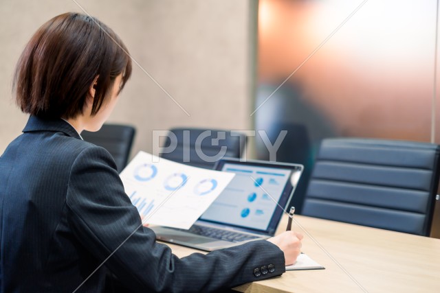 写真のタイトルが入ります