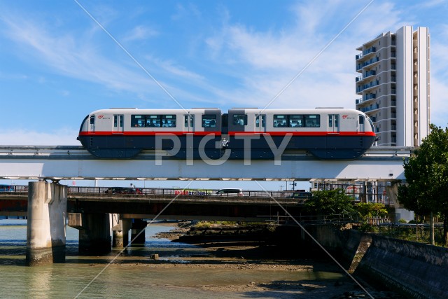 写真のタイトルが入ります