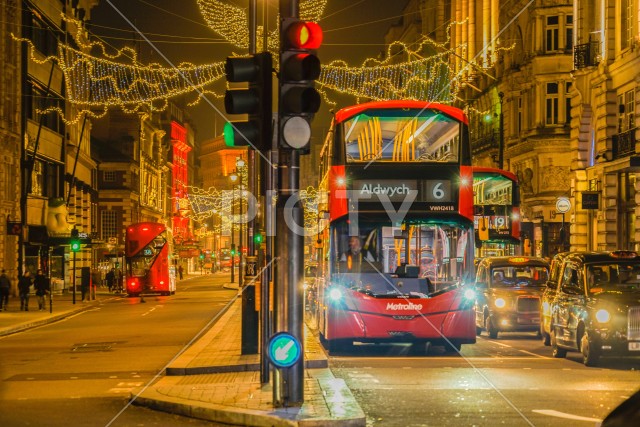 ピカデリーサーカスの夜景（イギリスロンドン）