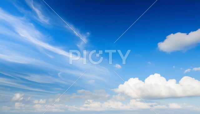 爽やかな青空と雲