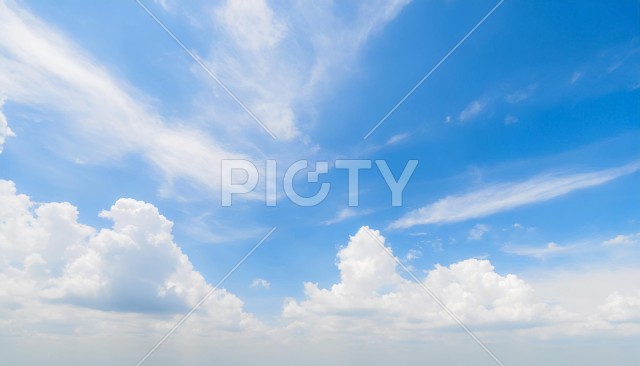 爽やかな青空と雲
