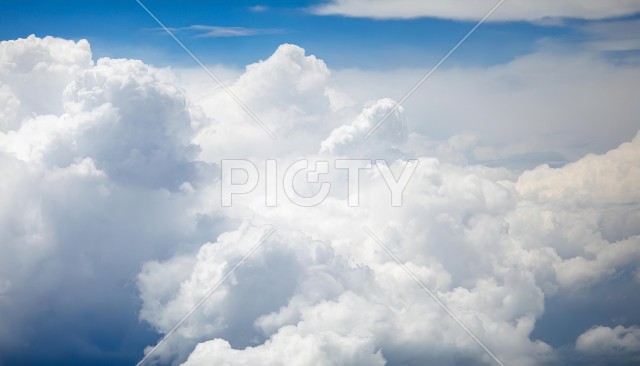 爽やかな空と大きな雲