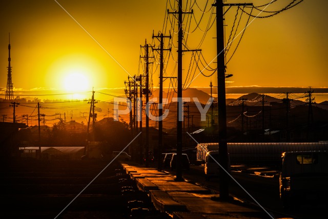 夕景と電柱